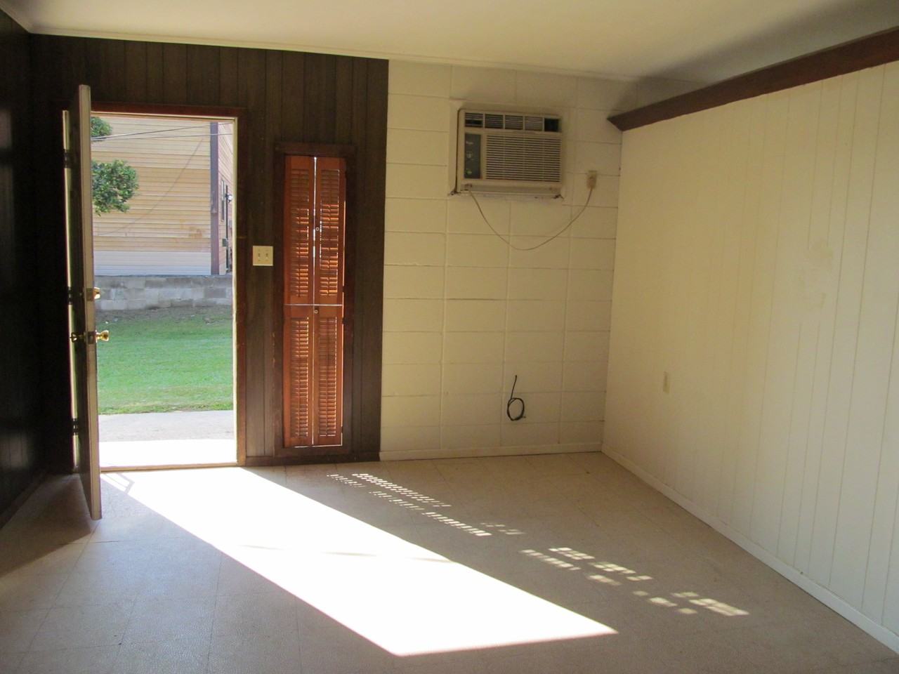 2609 McLelland St - Photo 3 of 6