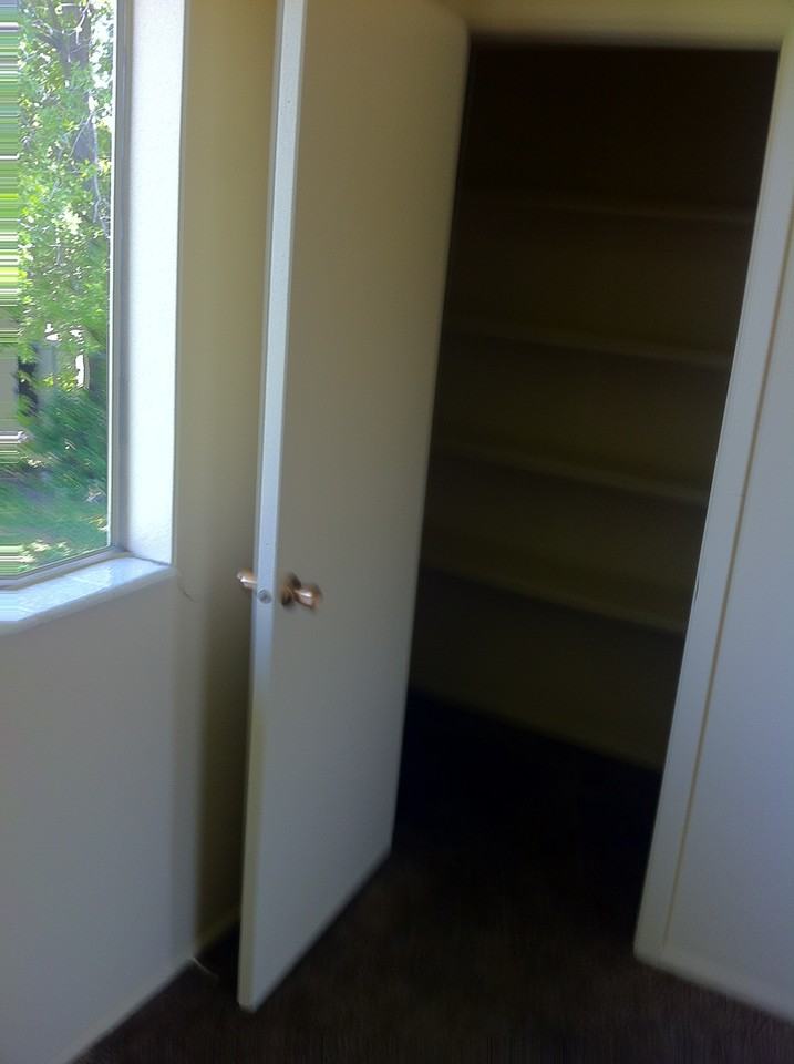 1940 Sir James Dr - Photo 2 of 8