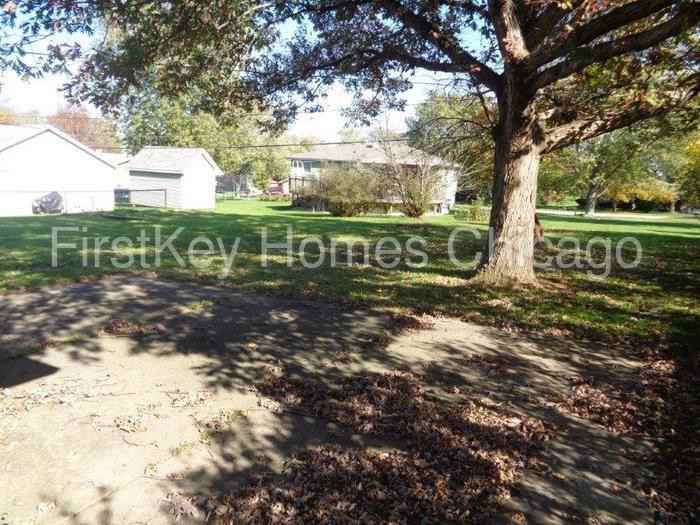 136 Roberts Rd - Photo 3 of 50