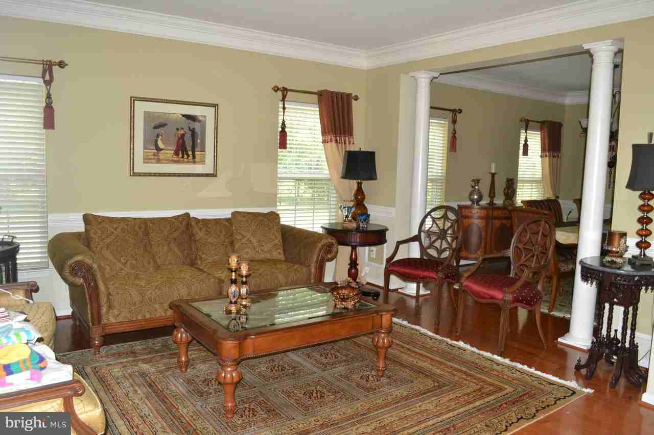 25889 Spurling Ln - Photo 3 of 23