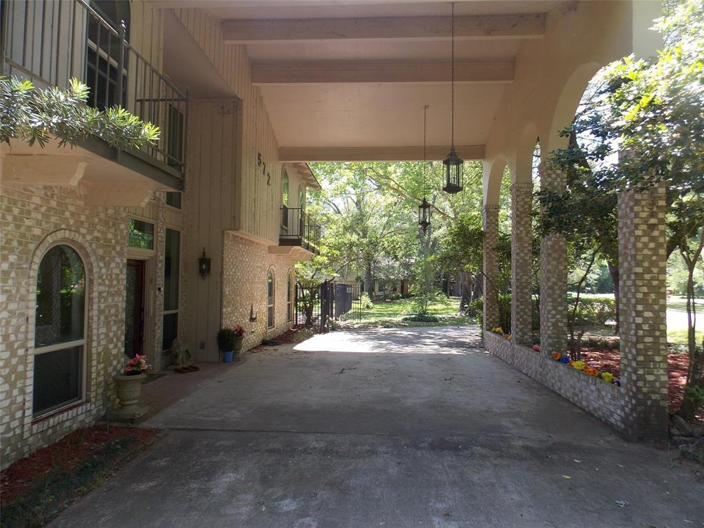 572 Roanoke Dr - Photo 3 of 36