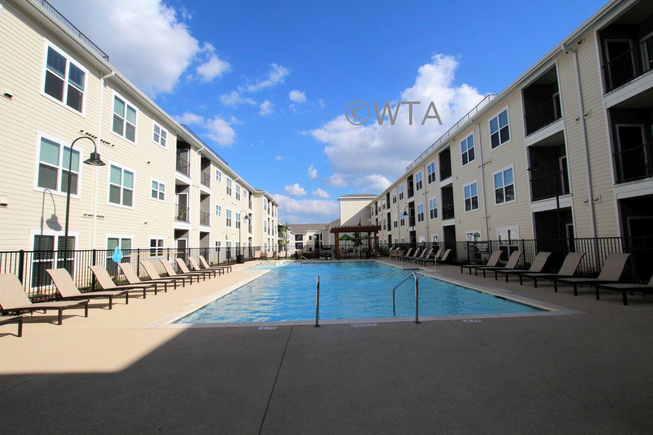Roomy 1 Bedroom Apartment In South Austin 29756 Austin Tx 78745 1 Bedroom Apartment For Rent For 1 011 Month Zumper