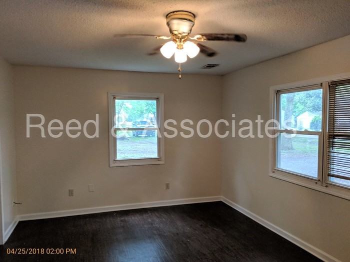 7770 Admiral Rd - Photo 3 of 10