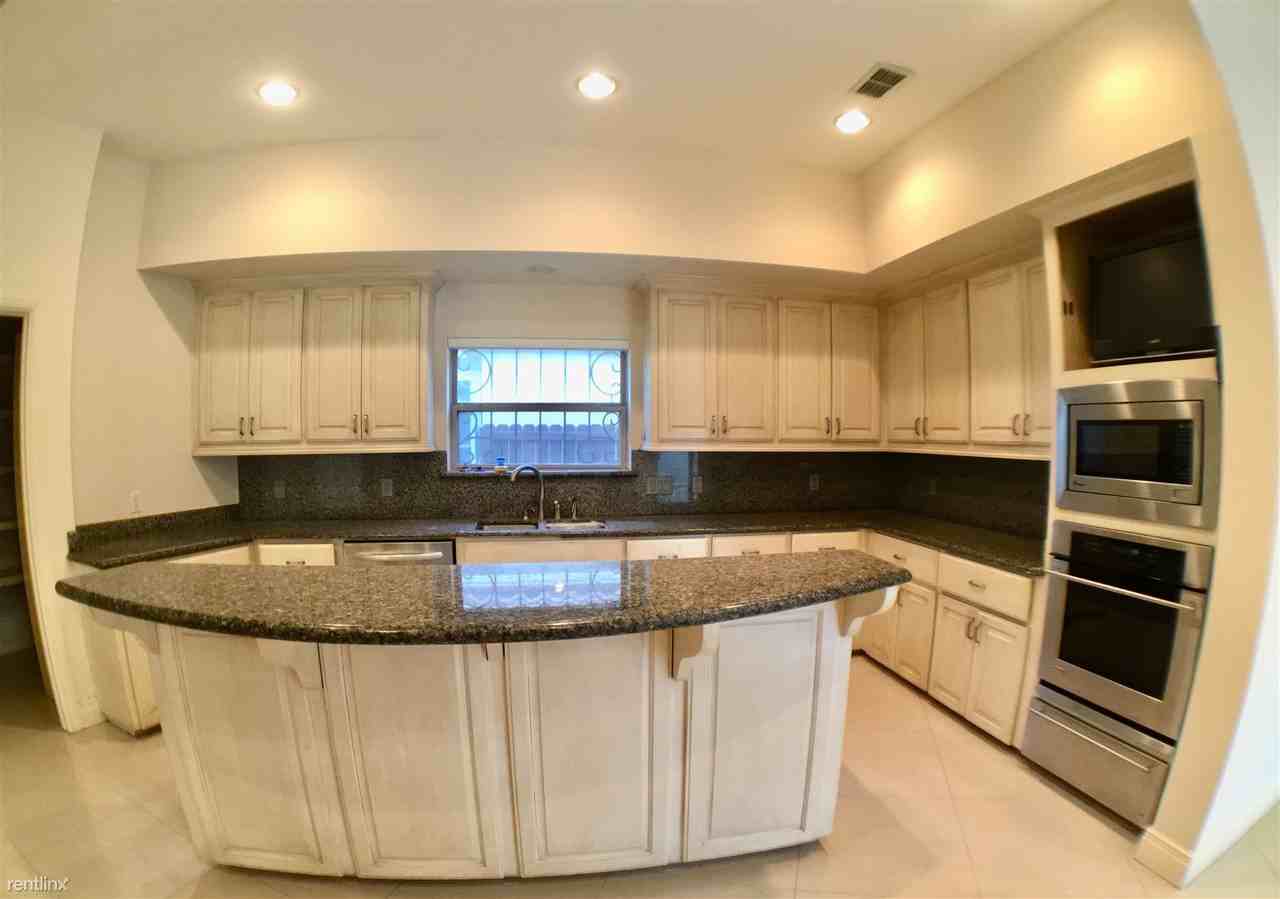 1008 Covina Ave E - Photo 3 of 15