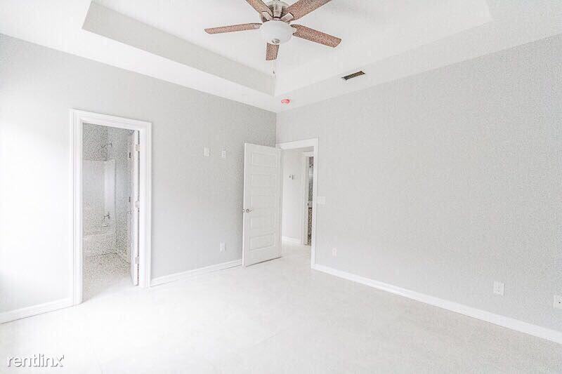 2703 Larkspur Ave - Photo 3 of 10