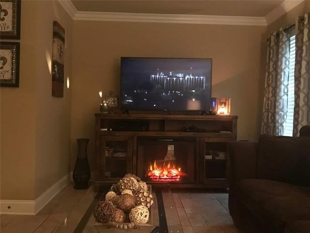 1112 Windsor St - Photo 3 of 11