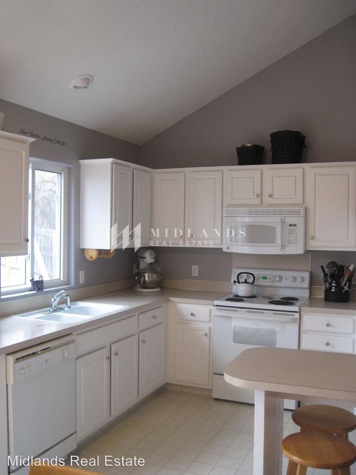 1316 Santa Fe Cir - Photo 2 of 11