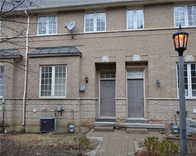 23 Observatory Lane, Richmond Hill, ON L4C 0M7 3 Bedroom Apartment
