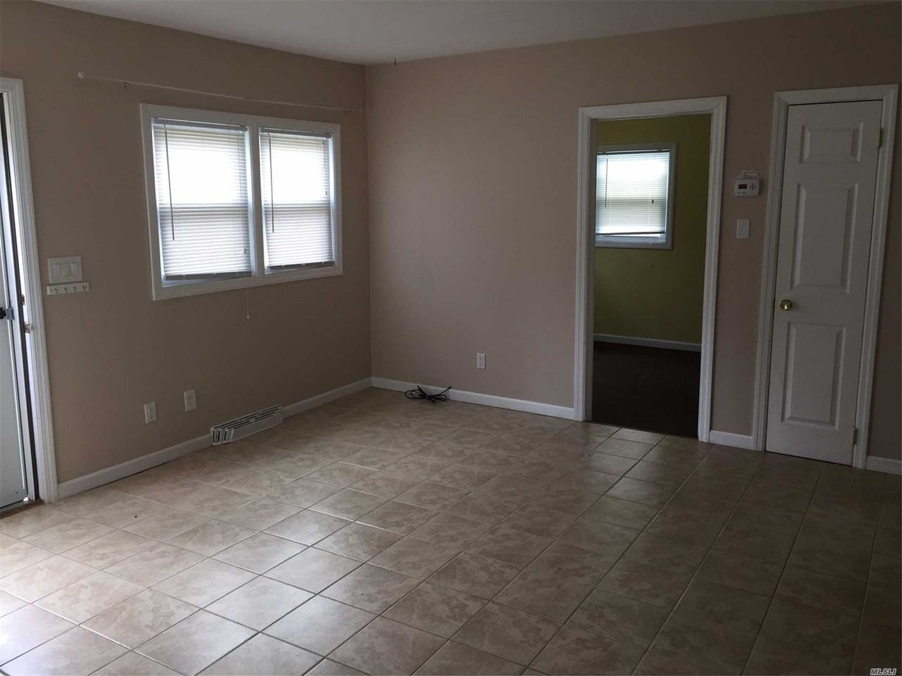 216 Radio Ave - Photo 2 of 9