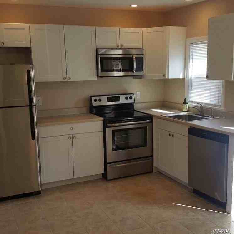 216 Radio Ave - Photo 3 of 9