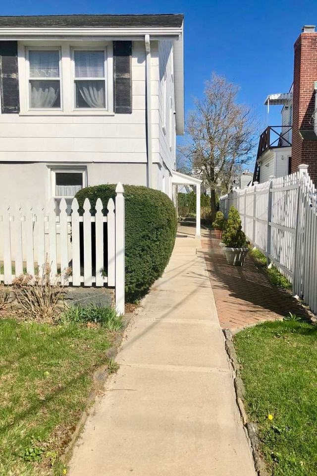 17 Lyon Ave #b - Photo 2 of 14