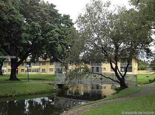 5140 SW 40th Ave #3B - Photo 2 of 8