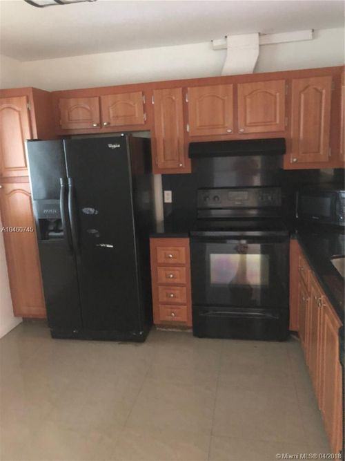 5140 SW 40th Ave #3B - Photo 3 of 8