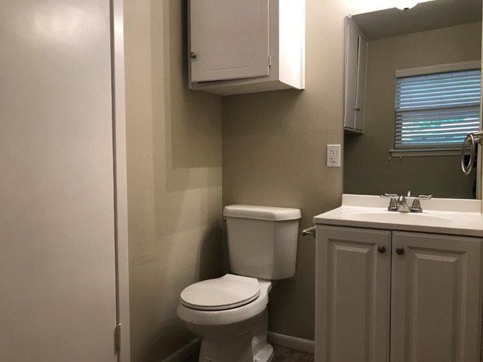 3812 Glenmont Dr - Photo 3 of 23