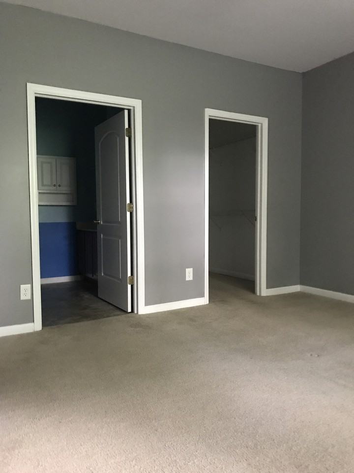 112 Court Yard Lane - Photo 4 of 17