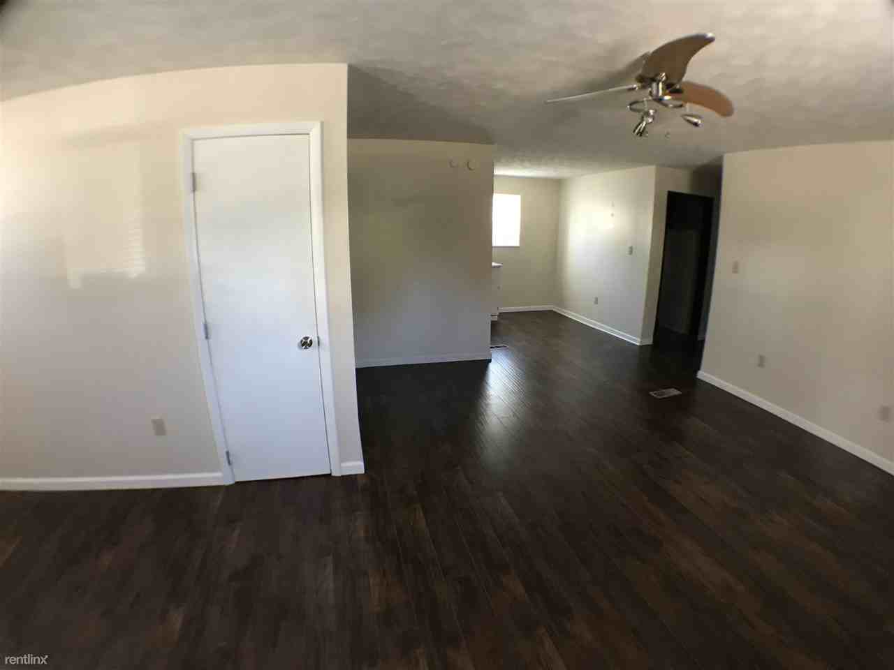 441 6th St #C - Photo 2 of 8