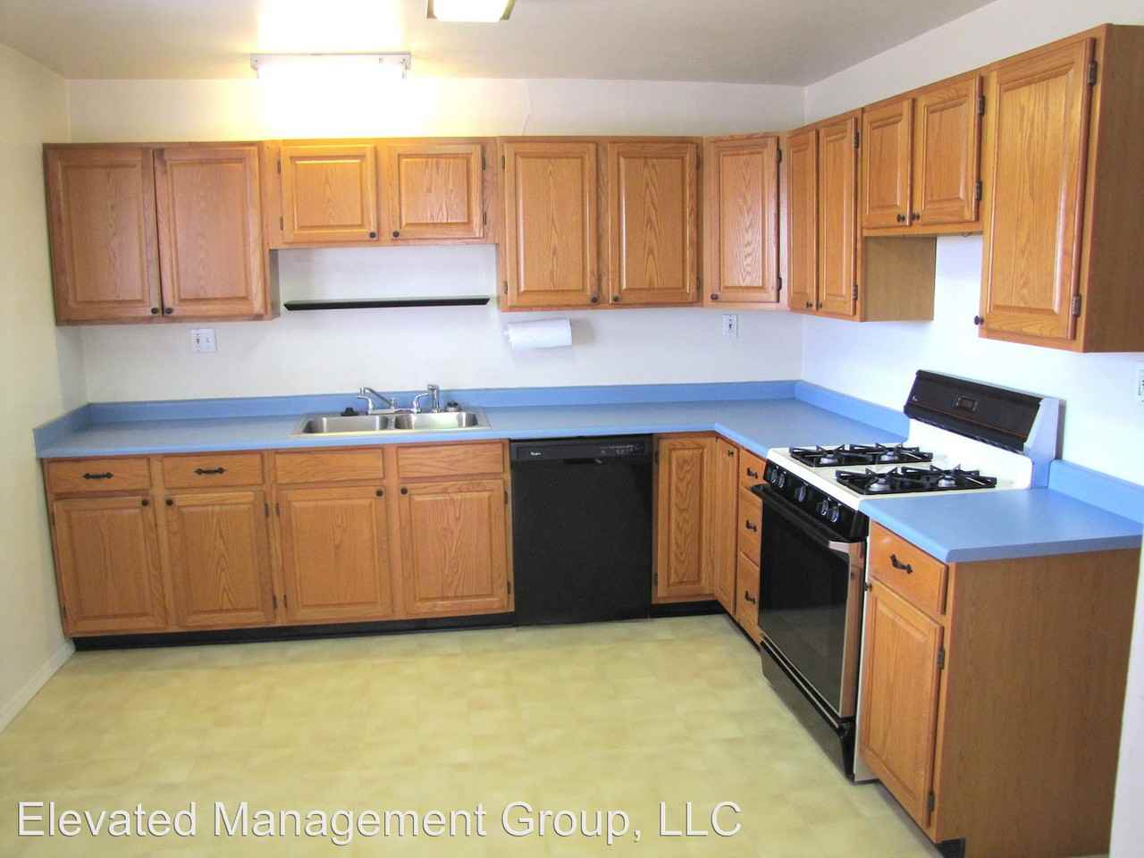 1805 Richmond Dr NE - Photo 3 of 16