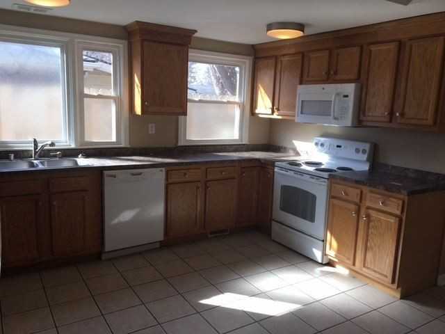 3120 Rosedale Blvd - Photo 3 of 12