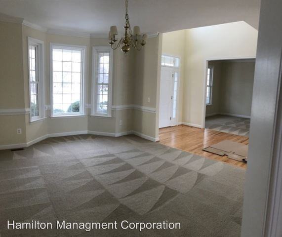 111 Turnberry Dr - Photo 2 of 13