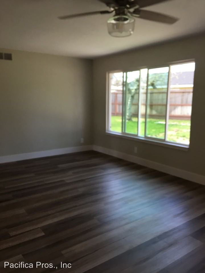 2446 El Lujo Way - Photo 3 of 17