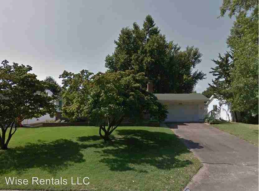 1936 E Woodland St - Photo 2 of 18