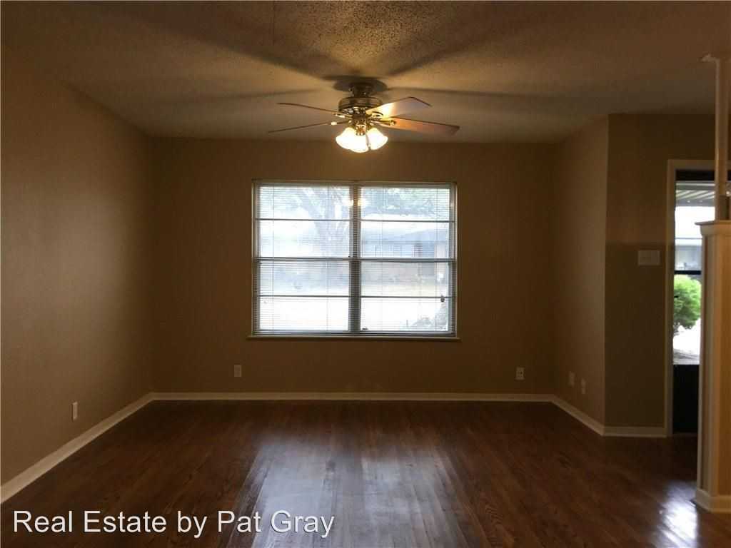 1009 Park Center St - Photo 2 of 4