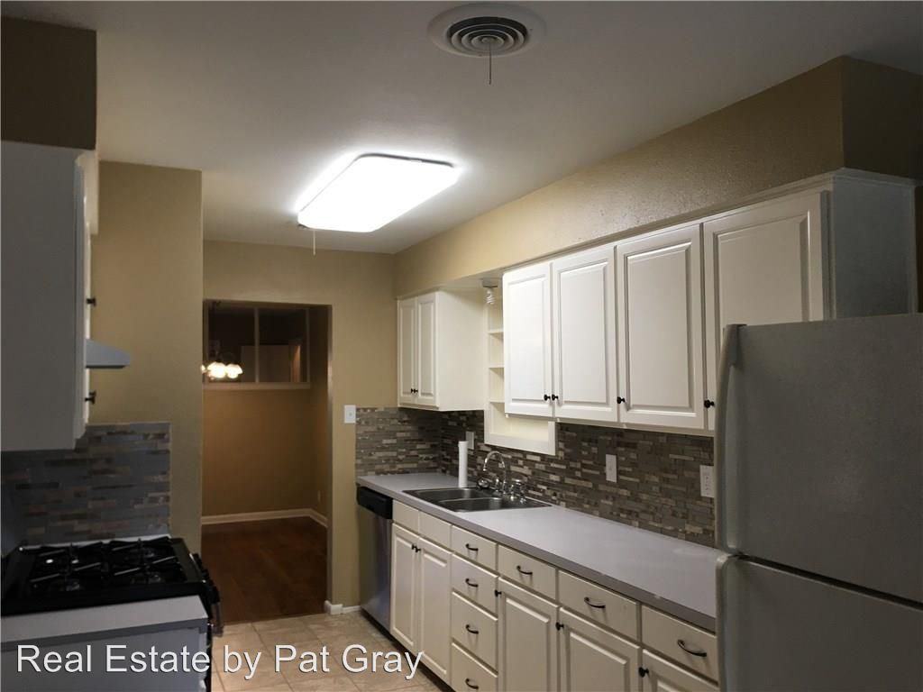 1009 Park Center St - Photo 3 of 4