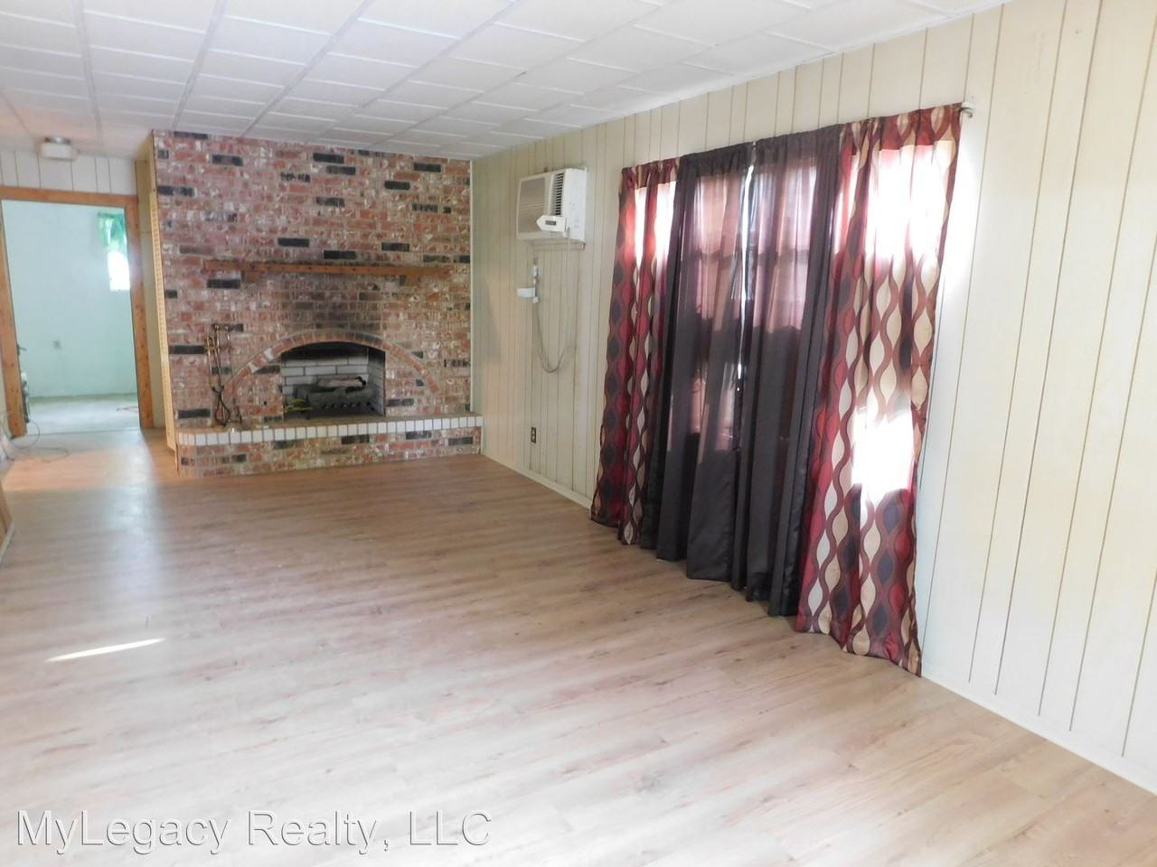 366 Astoria Dr - Photo 3 of 6