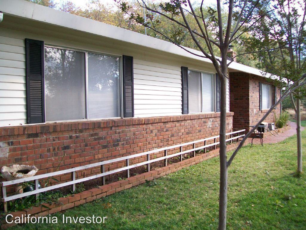 445 Cole Rd - Photo 3 of 14