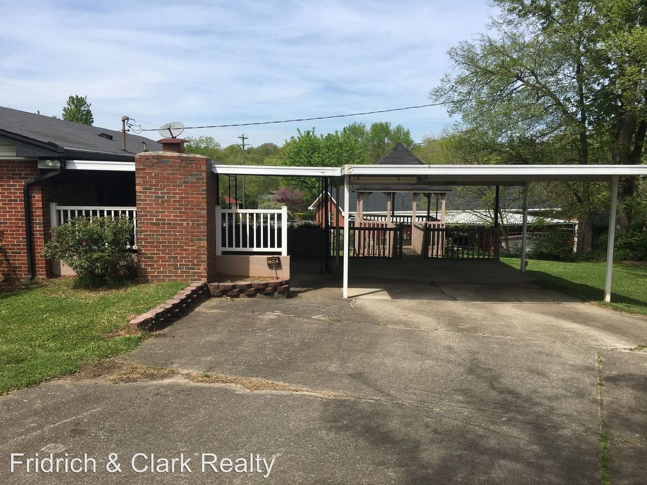 444 Thunderbird Ct - Photo 2 of 20