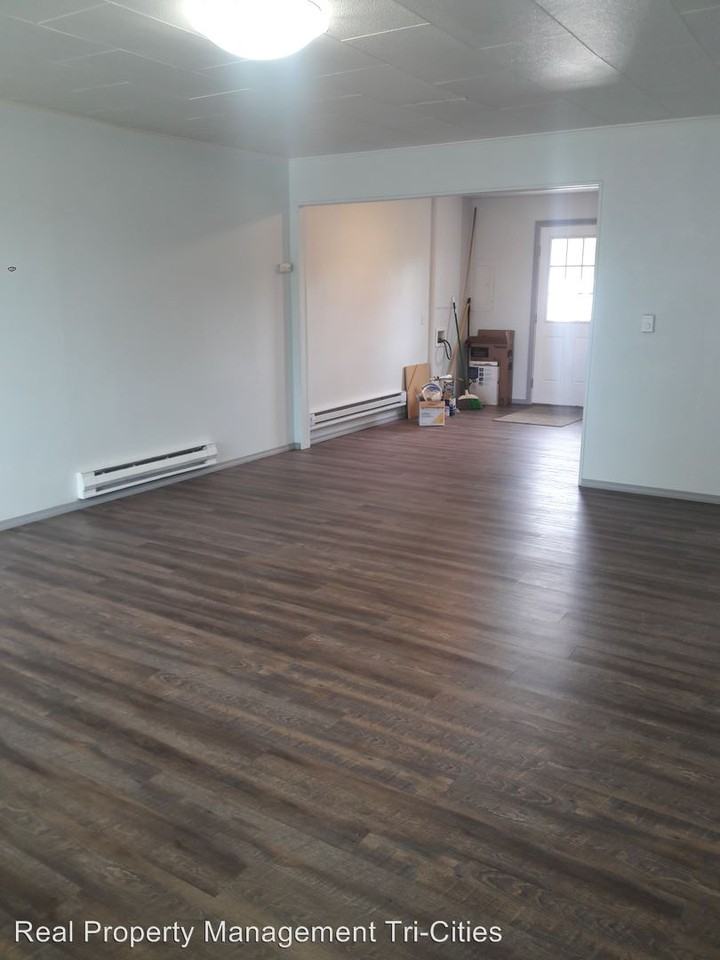 1509 S Yelm St - Photo 2 of 10