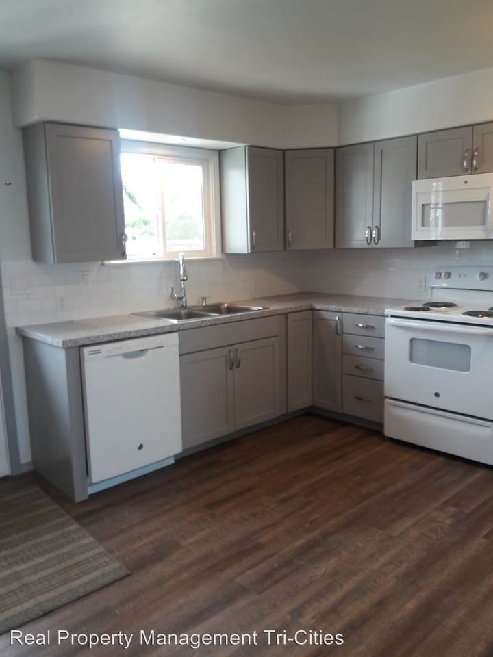 1509 S Yelm St - Photo 3 of 10
