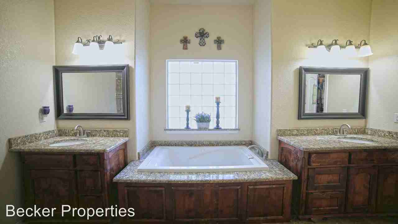 20407 Somerset Rd - Photo 2 of 9