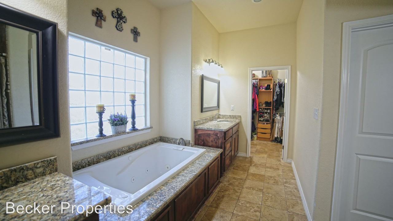 20407 Somerset Rd - Photo 3 of 9