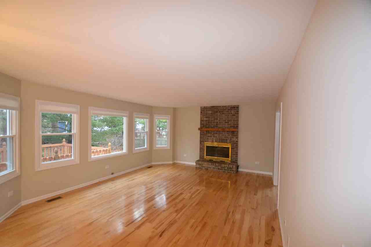 5480 Barnwood Ct - Photo 3 of 10