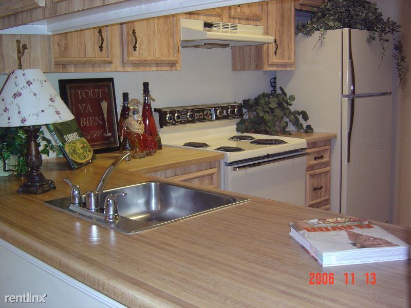 407 Scott Ln - Photo 3 of 16