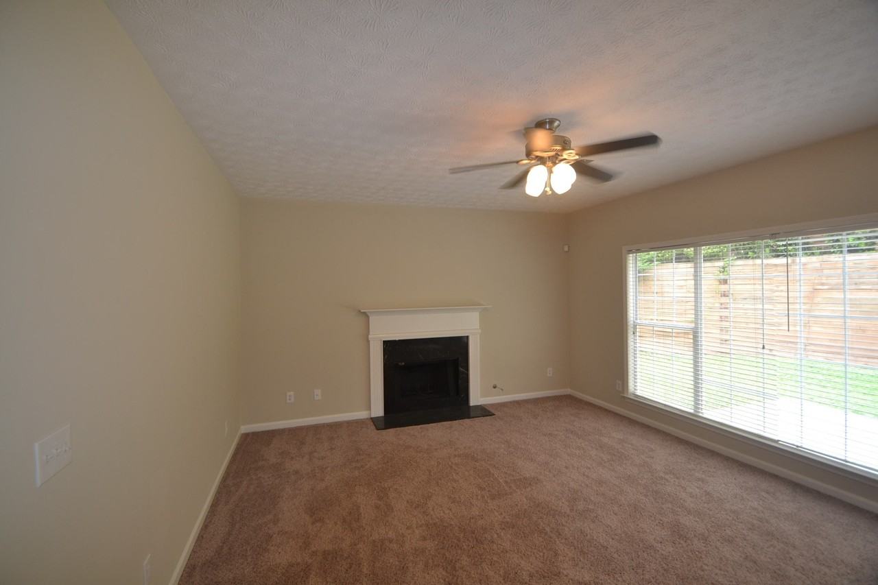 660 Legend Ct SW - Photo 2 of 14