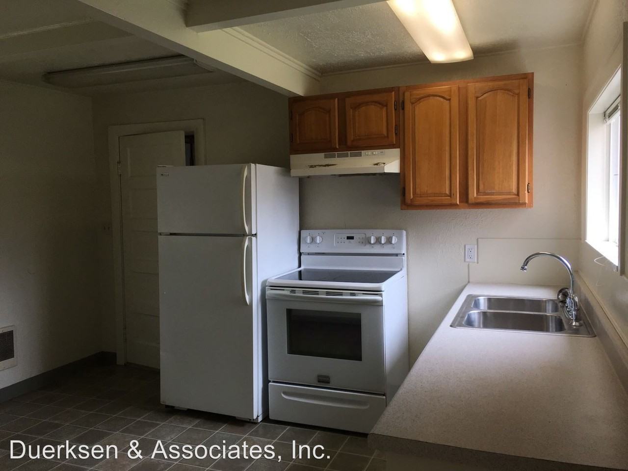 774 Commercial St - Photo 2 of 8