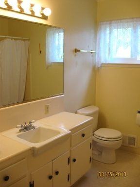 1712 Newcastle Dr - Photo 3 of 6