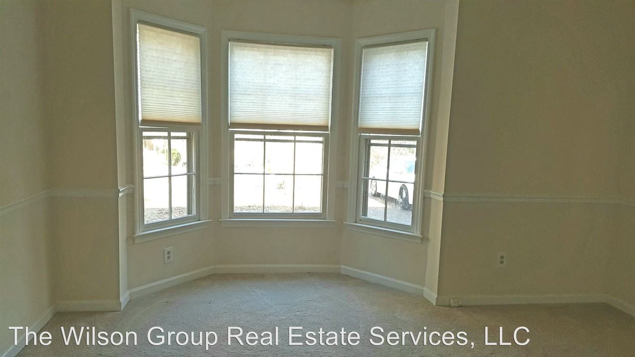 419 Woodsman Ct - Photo 3 of 22