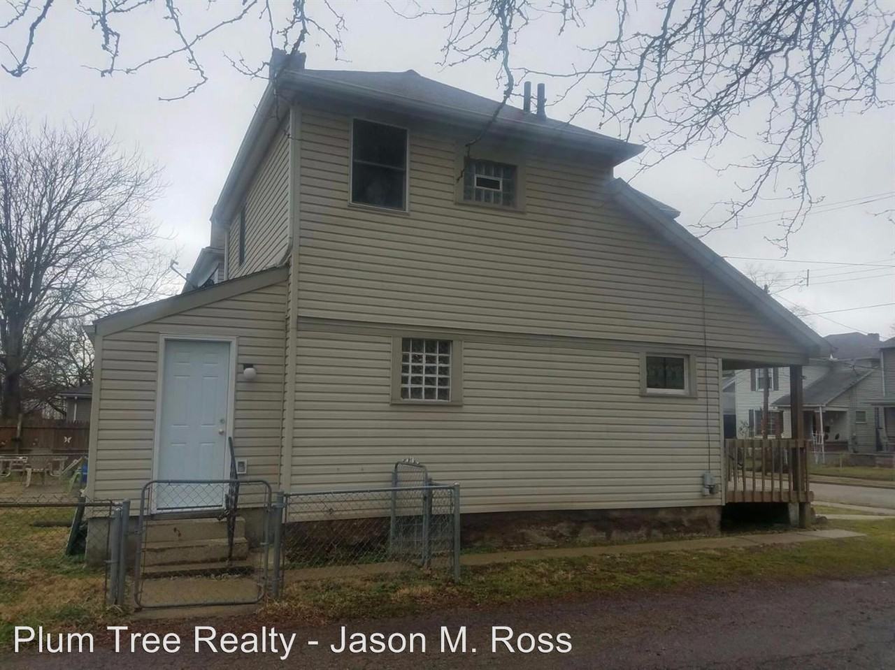 1820 Clarendon Ave - Photo 2 of 5