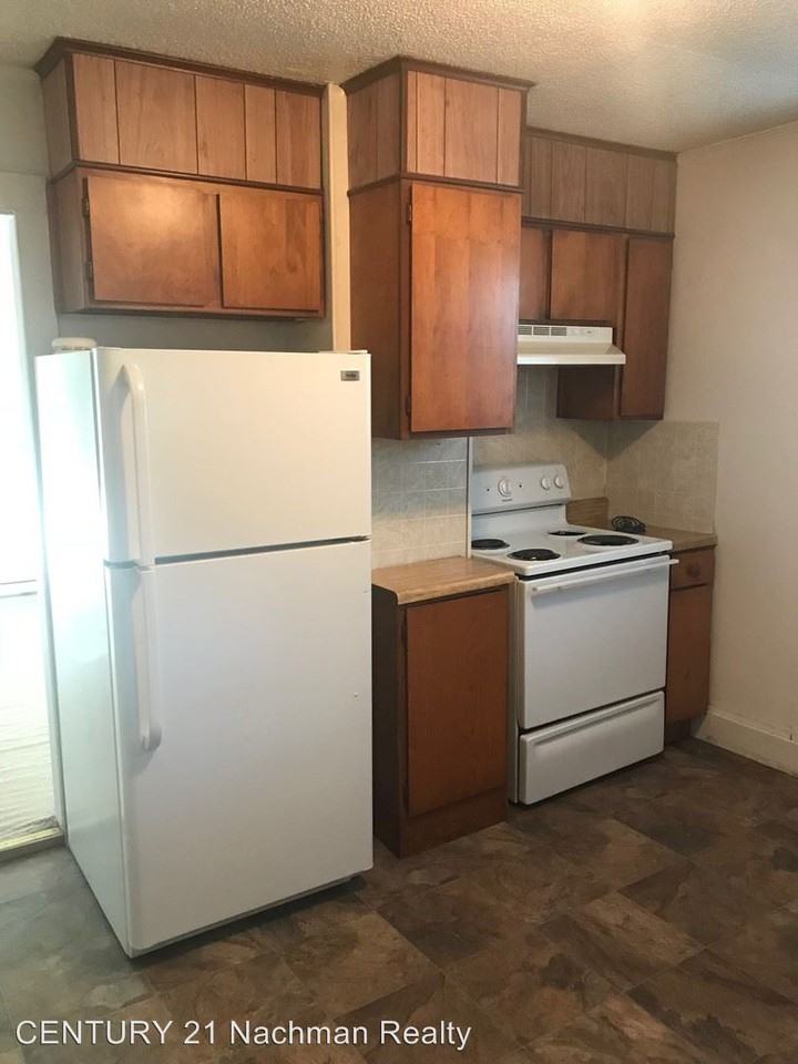 911 McKinley Ave - Photo 2 of 4