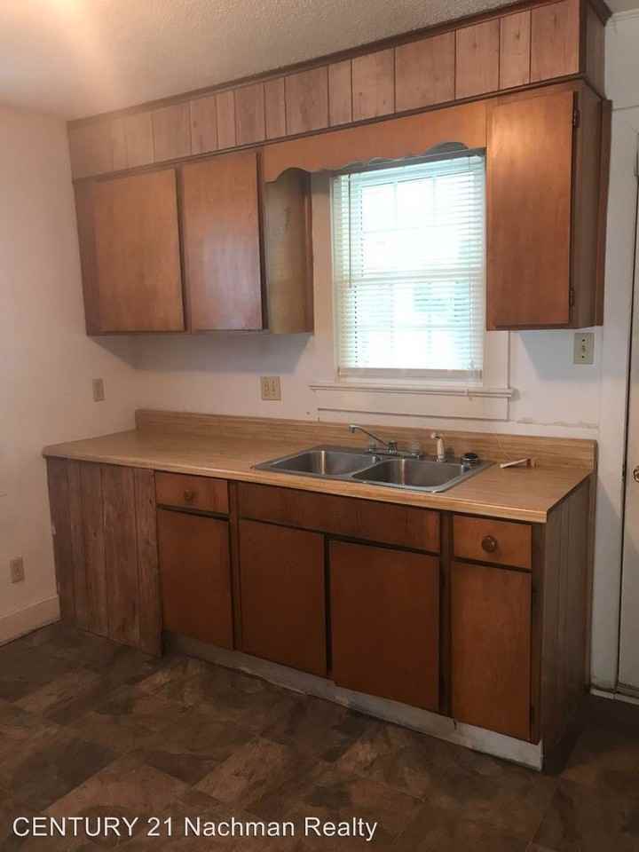 911 McKinley Ave - Photo 3 of 4