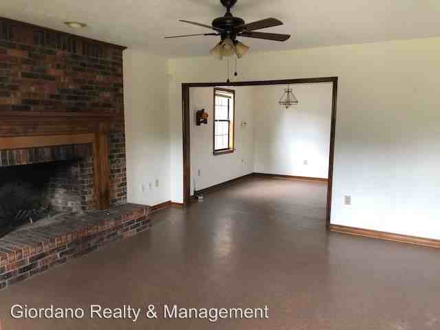 832 Sussex Pl #A - Photo 2 of 9