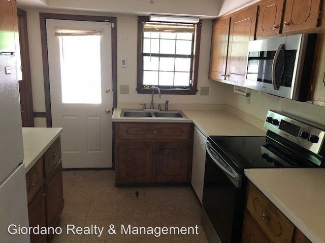 832 Sussex Pl #A - Photo 3 of 9