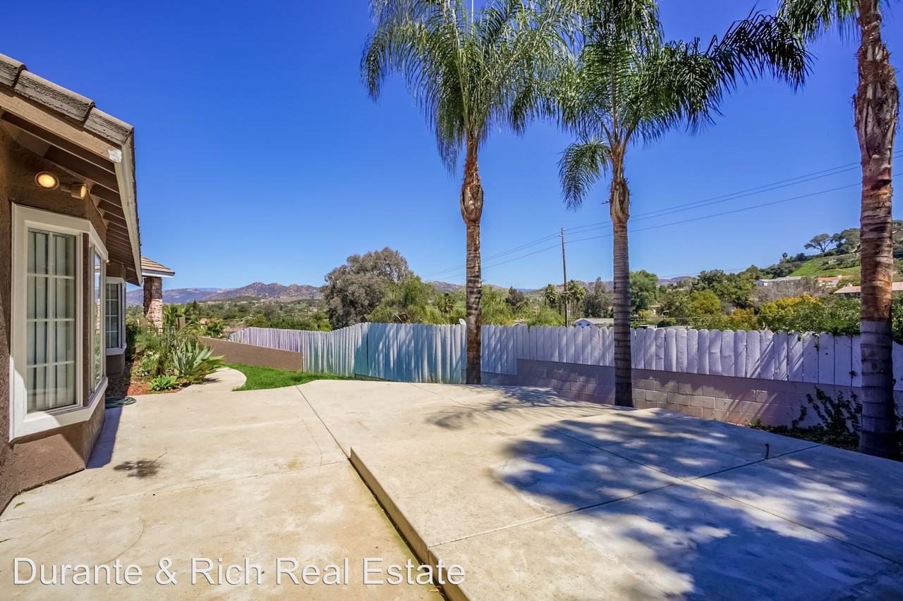 2161 Darrow Glen - Photo 2 of 28