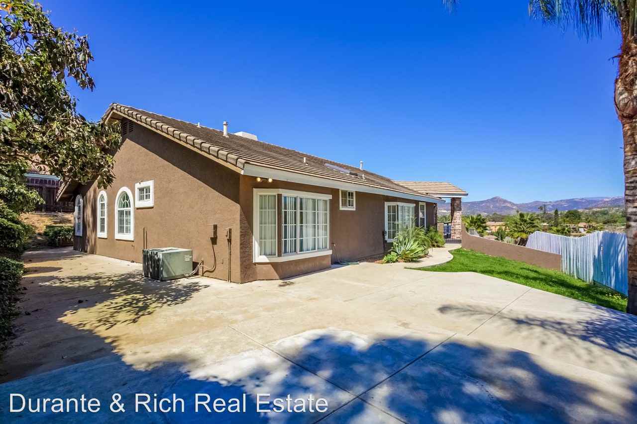 2161 Darrow Glen - Photo 3 of 28