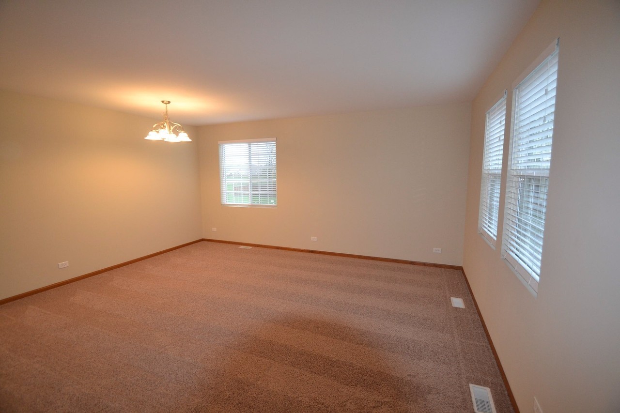 960 Shelter Island Ln - Photo 2 of 10