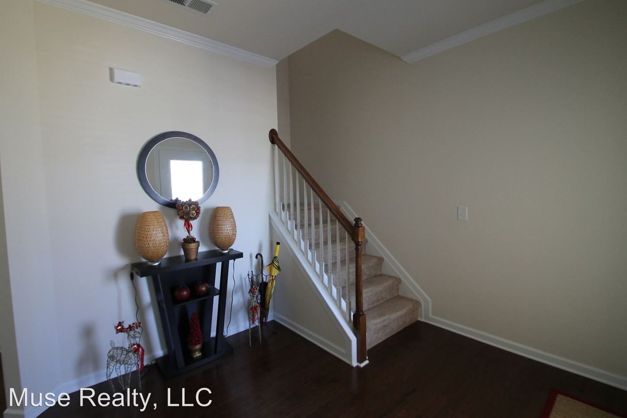 4021 McConnell Ct - Photo 2 of 11