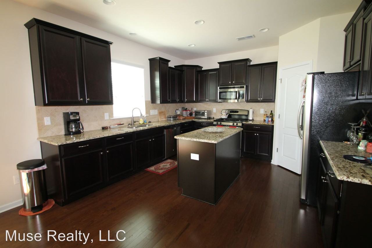 4021 McConnell Ct - Photo 3 of 11